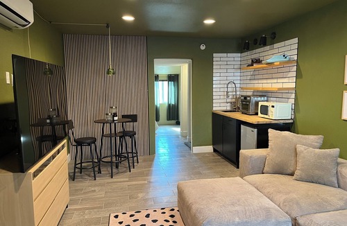 Phoenix House | Cozy bungalow in Central Phoenix near stadiums, hospitals, & restaurants