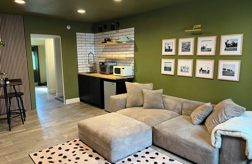 Phoenix House | Cozy bungalow in Central Phoenix near stadiums, hospitals, & restaurants