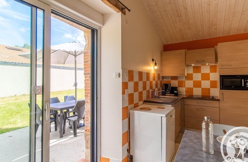 Saint-Christophe-du-Bois Cottage | Cozy Cottage near Puy du Fou, Terrace, BBQ, Sleeps 4-5, Close to Cholet & Nature Trails
