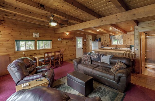 Cushing Cabin | Cozy Cabin at Fish Trap Lake