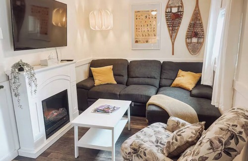 Castlegar House | Cozy Cabin C | Bearfoot Bungalows | Castlegar Nature Stay | Walk to River/Trails