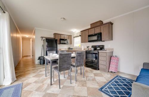 Cassopolis House | Cozy Cabin: Community Pool & Lakefront Beach!
