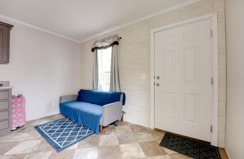 Cassopolis House | Cozy Cabin: Community Pool & Lakefront Beach!