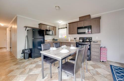 Cassopolis House | Cozy Cabin: Community Pool & Lakefront Beach!
