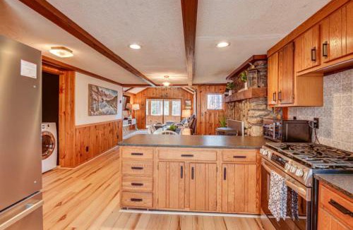 Alton House | Cozy Cabin, Fire Pit & Dock Option, Alton Bay
