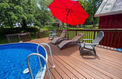 Montgomery Ski Chalet | Cozy Cabin Gateway with Pool and Firepit