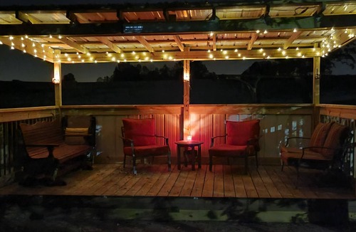 Smiths Grove House | Cozy cabin getaway - Country setting - pond with walking trail