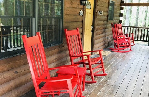 Laurelville Cabin | Cozy Cabin-Hot Tub, Pool Table & Game Room-Ideal for Families & Small Groups