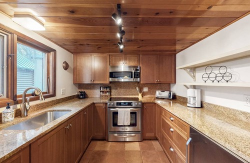 Sedona Cabin | Cozy Cabin in amazing location near the creek w/two lofts, wifi, & W/D