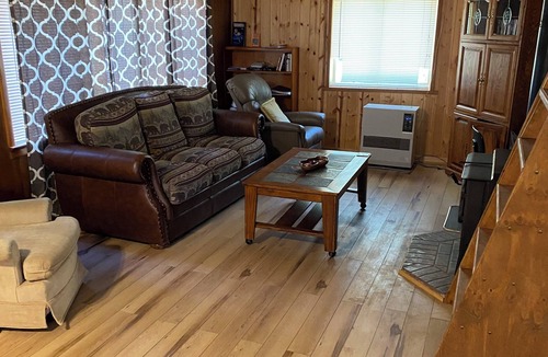 Klamath Falls Cabin | Cozy cabin in serene Rocky Point near Klamath Lake