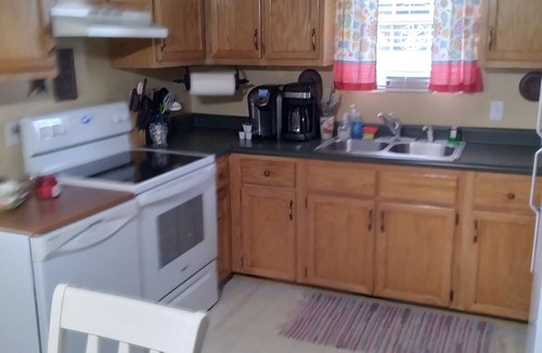 Sloans Valley Cabin | Cozy Cabin Located in gated resort near Lake Cumberland. Pool & boat ramp onsite