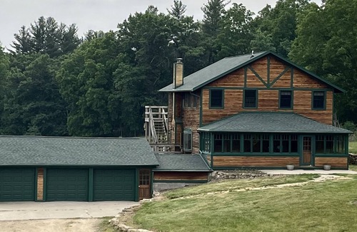 Mineral Point Cabin | Cozy cabin nestled in the hills of SW Wisconsin near the Cheese Country Trail!