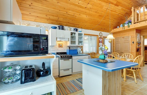 Weirgor Cabin | Cozy Cabin on 10 Acres, Walk to Chippewa River!