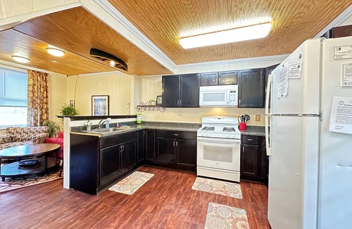 St Germain Cottage | Cozy Cabin on Big St Germain Lake sleeps 2 modern appliances, Beach on prop!