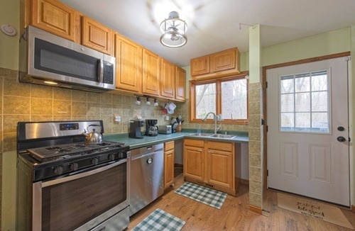 Poynette Cabin | Cozy Cabin on Crooked Lane close to Lake Wisconsin