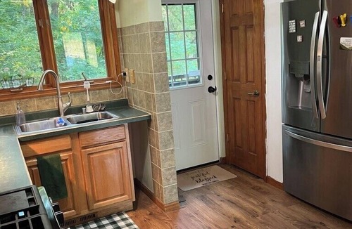 Poynette Cabin | Cozy Cabin on Crooked Lane close to Lake Wisconsin