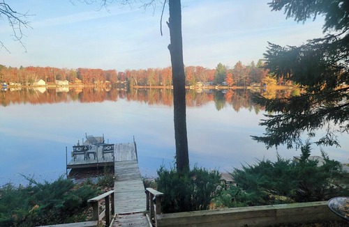 Harrison Cabin | Cozy cabin on Sutherland Lake with row boat