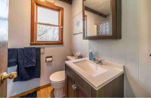 Foster House | Cozy Cabin on the Lake