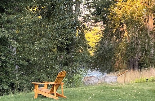 Twisp Cabin | Cozy cabin on the Twisp River. Just 5 minutes from town on Twisp River