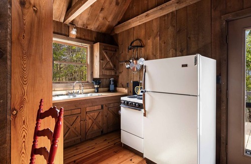 Mathias Cabin | Cozy cabin w/grill deck & game room