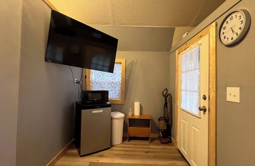 Wittenburg Cabin | Cozy cabin with 1 bed, Heat/AC in charming Granite Falls