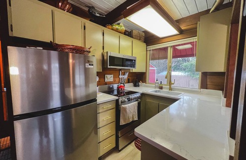 Long Beach Cabin | Cozy Cabin with 8 minute walk to the beach!