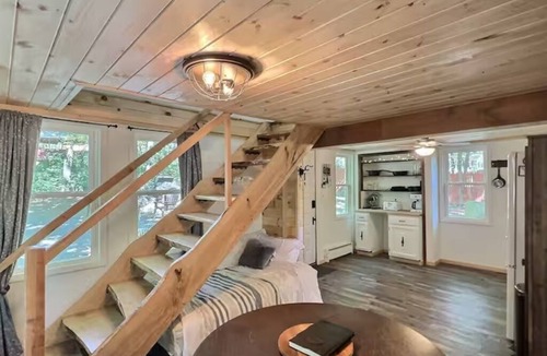 White Mills Cabin | Cozy Cabin with Fireplace, Firepit, Close to Lake