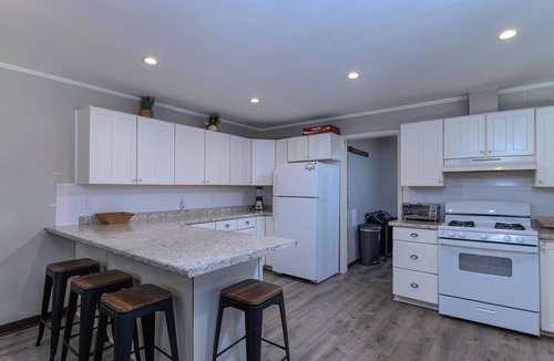 Stratton and Bromley Ski Areas House | Cozy cabin with Forest views - Minutes to Mountain