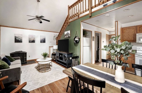 Rio Cabin | Cozy Cabin with Hot Tub, Fire Pit, Wifi, Grill Deck & Pets, Rio, WV