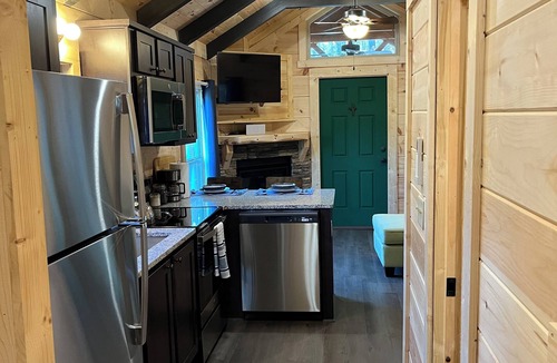 Mill Spring Cabin | Cozy cabin with WiFi and AC in charming Mill Spring