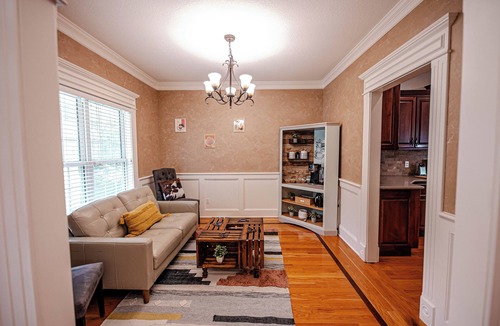 St. Joseph House | Cozy Cactus Retreat-Family Friendly 4 bed/2bath near St. Joseph/Savannah, MO