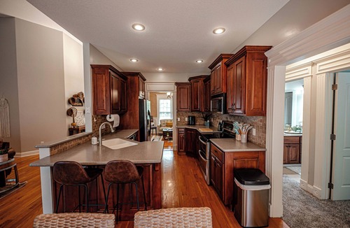 St. Joseph House | Cozy Cactus Retreat-Family Friendly 4 bed/2bath near St. Joseph/Savannah, MO