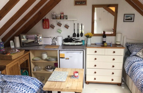 Camborne House | Cozy Camborne Studio Retreat With two Single Beds