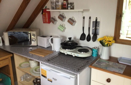 Camborne House | Cozy Camborne Studio Retreat With two Single Beds