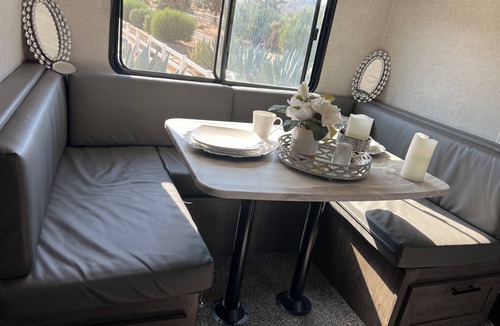 Joshua Tree Highlands House | Cozy camper at Rancho de Caballos de Piedre Negra w/ jacuzzi and more!
