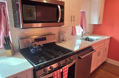 West Cape May Apartment | Cozy Cape May Cabernet vineyard Cottage at Willow Creek Winery Farm