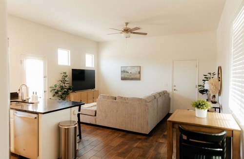 Emperor Estates House | Cozy Casita tucked away at the end of a quiet cul-de-sac