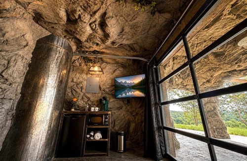 Lancaster Apartment | Cozy Cave - With a View