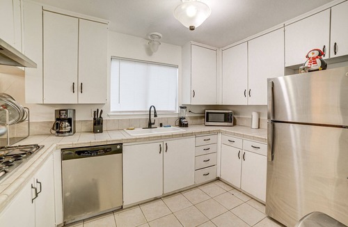 Riverside House | Cozy Celeste 5 Beds, 2 Baths Home in Riverside