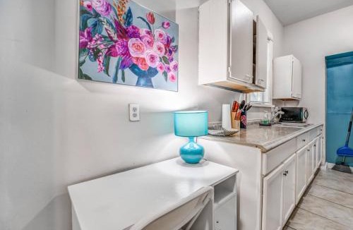 Midtown Apartment | Cozy Central Hideaway in Midtown Memphis