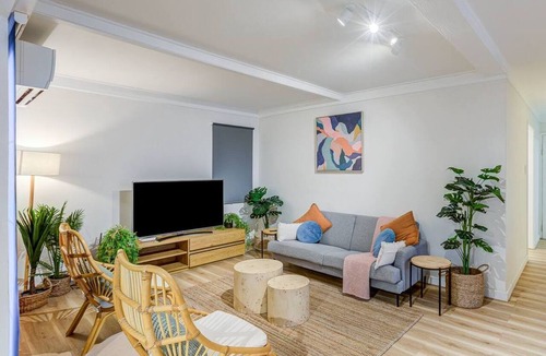 Kangaroo Point Apartment | COZY Central Kangaroo Point Pad + 2BR + Parking