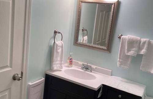 Campbell River Apartment | Cozy central located suite near hospital