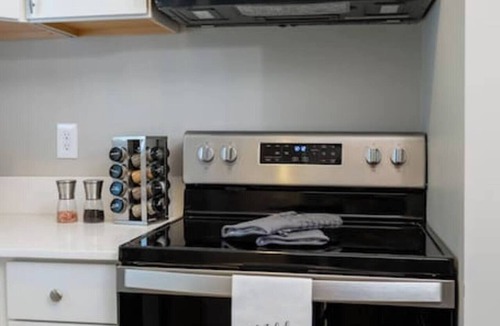 Montgomery Apartment | Cozy Central Loft | Pets Welcome Retreat