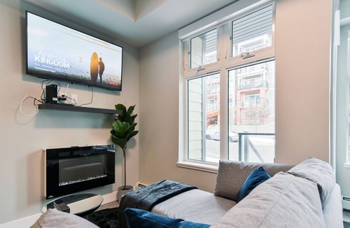 Bridgeland Apartment | Cozy Central Modern Getaway | Mins to DT | Mins to Stampede