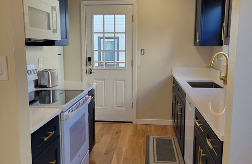 Squire Park House | Cozy Centrally Located House, Near Stadiums, Hospitals, Cap Hill, CID, SU