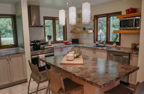 St-Adolphe-d'Howard Cottage | Cozy Chalet lake, hot tub and Stunning Views