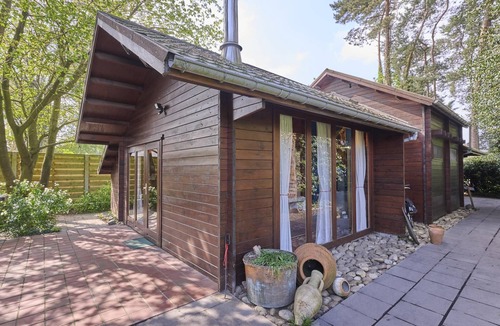 Kasterlee Ski Chalet | Cozy chalet in a forested area