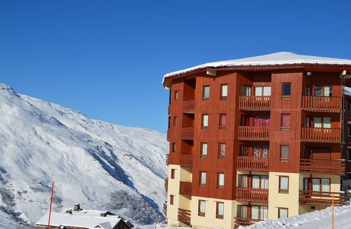 Reberty Apartment | Cozy Chalet-Style Studio near Ski Slopes, 3 Flocons Or