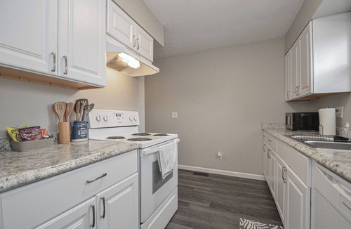 Erlanger Apartment | Cozy & Charming 2-bedroom, 2 bath in Central location near Cincinnati