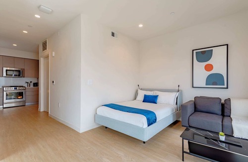 West Los Angeles Apartment | Cozy & Charming Studio w Full Bed & Kitchen UCLA